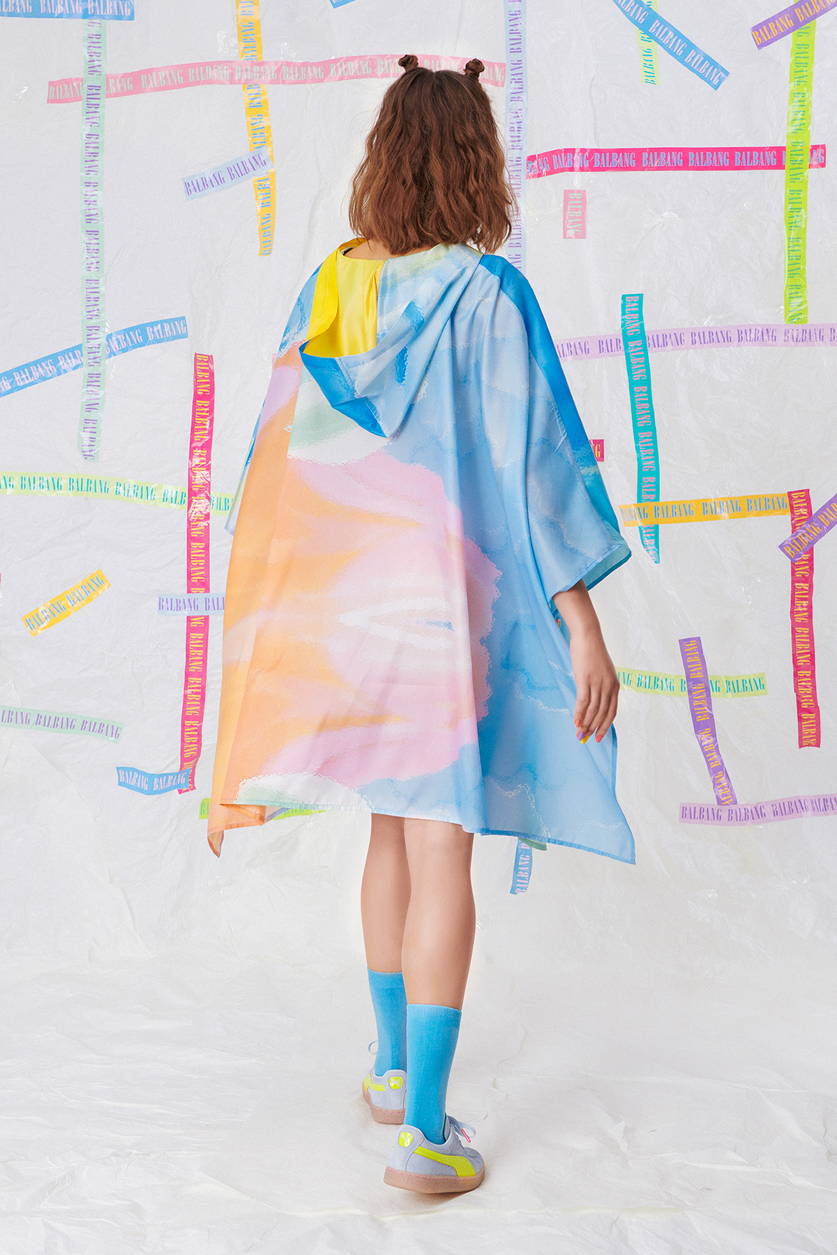 DREAM A LITTLE DREAM RAINCOAT LOOK O2